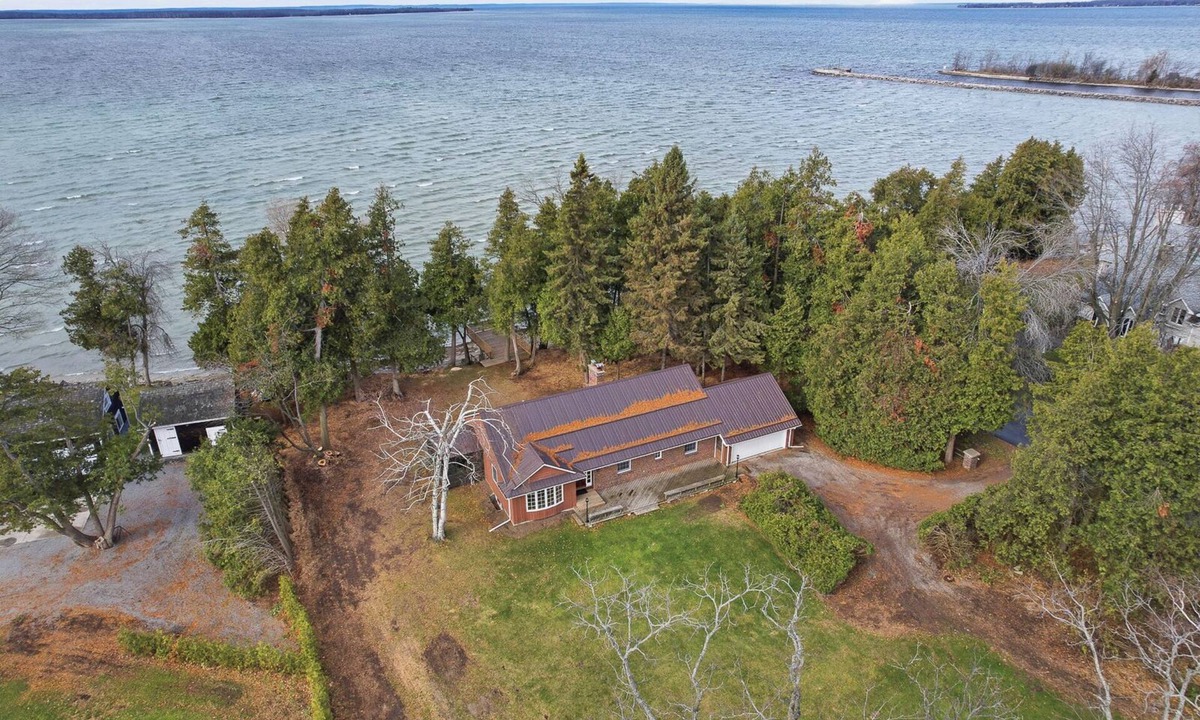 Beaverton House | 1-Acre Private Lake Simcoe Waterfront | 150’ Sandy Beach & Incredible Sunsets