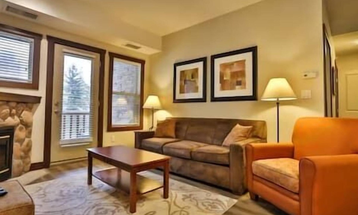 Fernie Condo | 1 BDRM/King/AC/Hot Tub & Pool