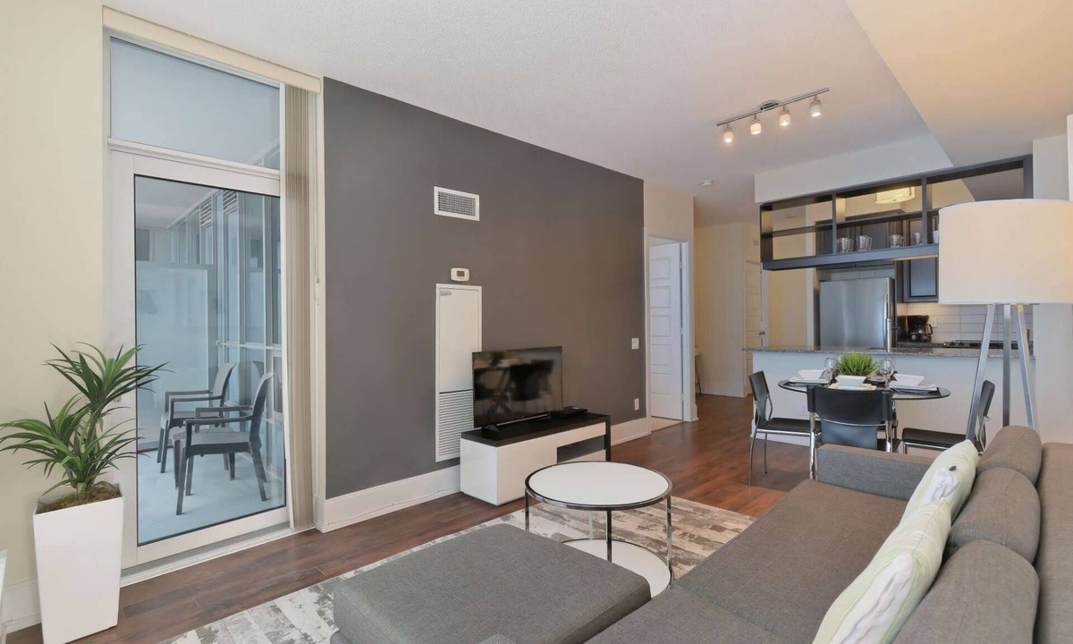 Etobicoke Apartment | 1 Bedroom/1 Bathroom Suite