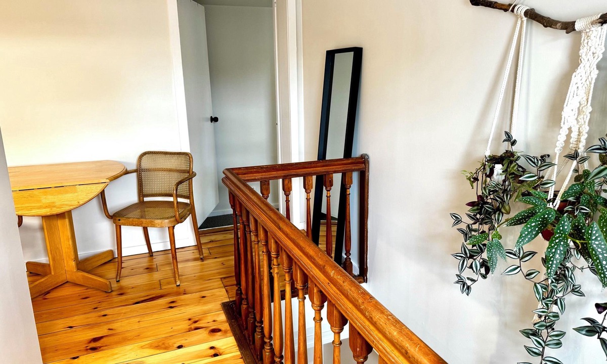 Carleton Place Apartment | 1 bedroom Suite: Kitchenette, parking, central - upper level