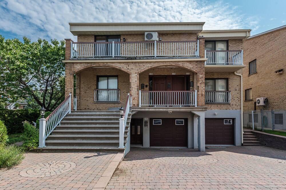 Ahuntsic-Cartierville Apartment | 1 - CHIC DESIGNER LOVELY BEAUTIFUL COZY FLAT 1BDR