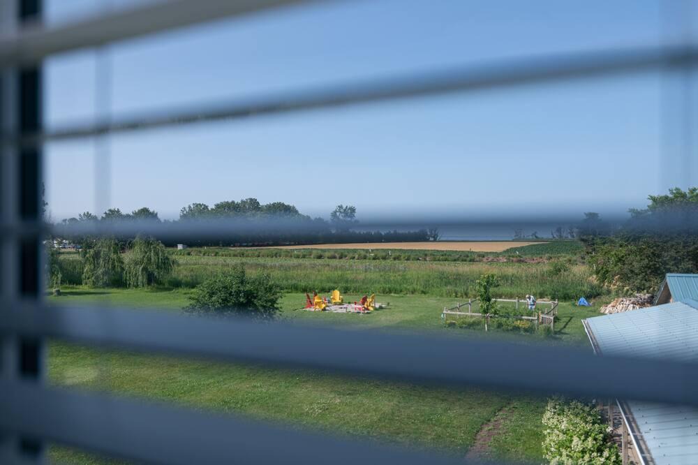 New Scotland Apartment | 1 kilometer from Rondeau Provincial Park, 10 min. walk to sandy beach.