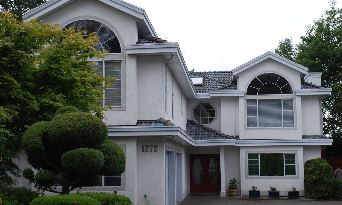 Cordova Bay Apartment | #102 Mysty Woods - 2 Bedroom Garden Suite