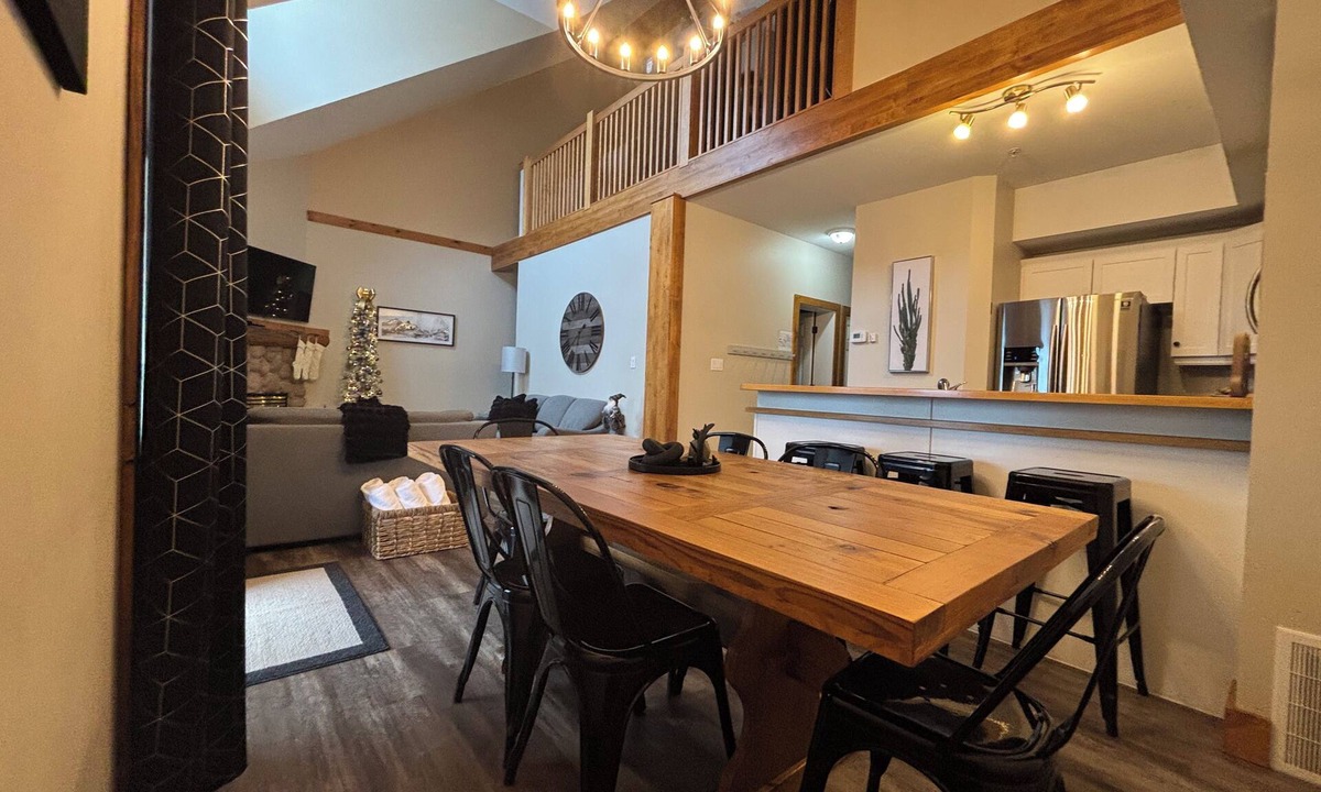 East Kootenay Condo | ⛳️111 Golf Retreat with A/C and Hot Tub⛳️