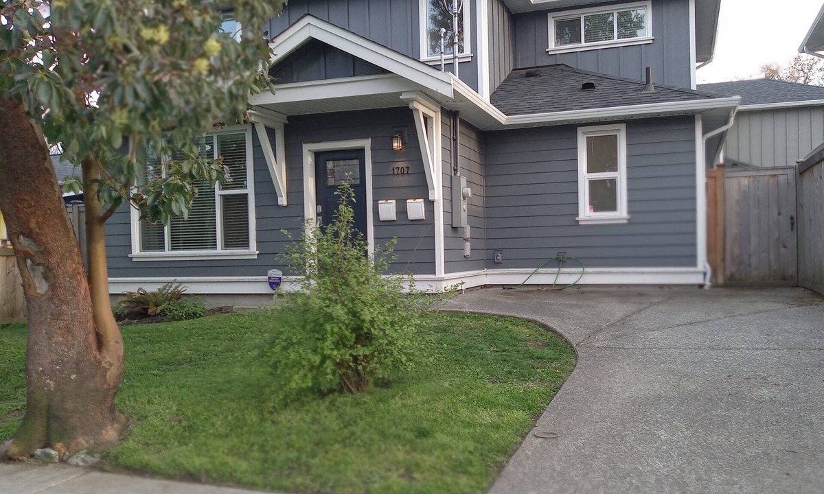 Jubilee House | #114 Haultain St - New Full 4 Bedroom House