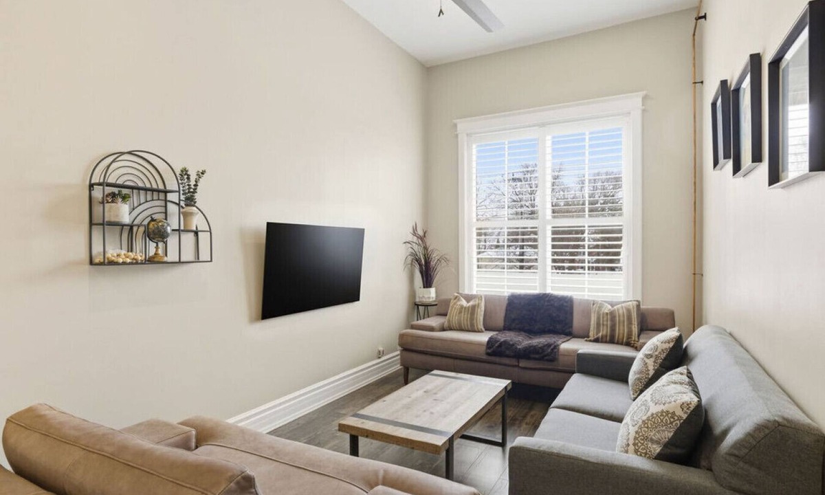 Collingwood Apartment | 124 Hurontario Unit 4