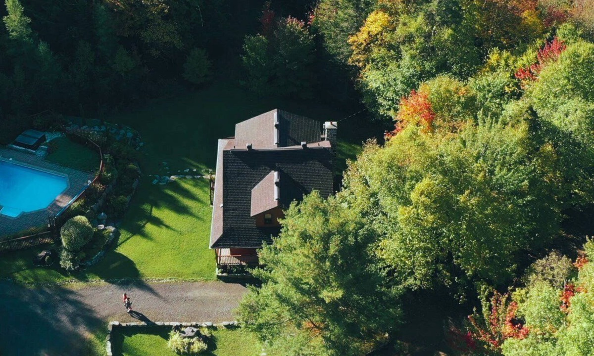 Val David House | 180-acre estate with a 6-bedroom house, in-ground pool and SPA!