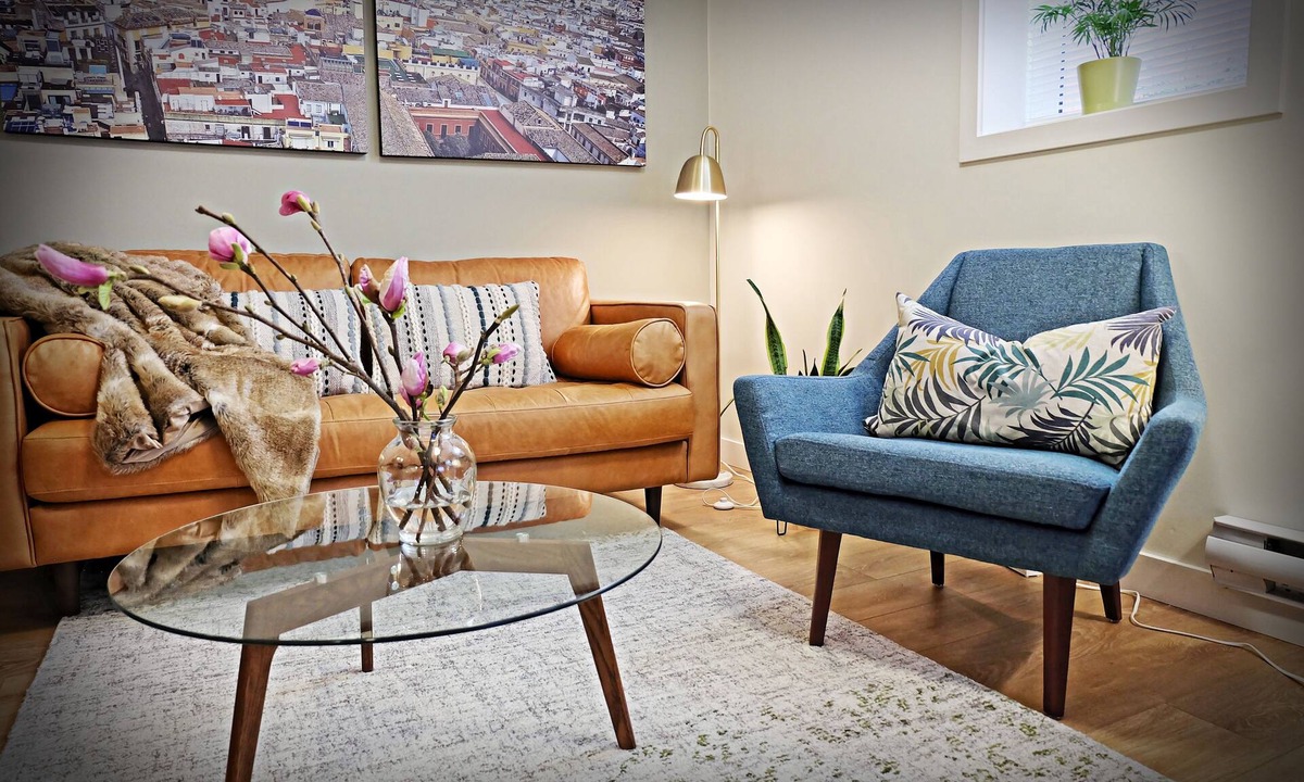 Sappertown House | 1Bedrm + Den/Office Suite - EXTENDED Stays Welcome