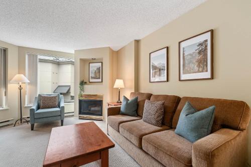 Upper Village Apartment | 1BR and Sofabed in Marquise, Close to Ski Hill, Fireplace, Hot Tub and Sauna, Gym