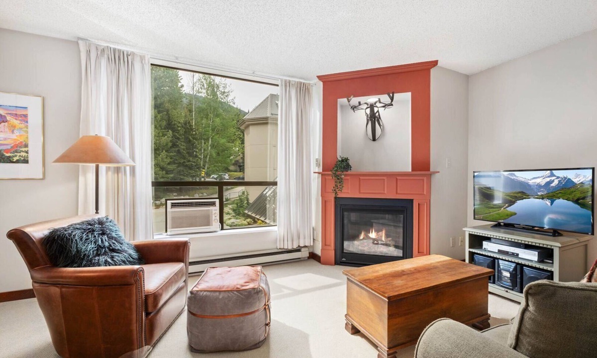 Blackcomb Condo | 1BR + Sofabed | Marquise | Ski Hill Nearby | Fireplace | Hot Tub & Sauna | Gym