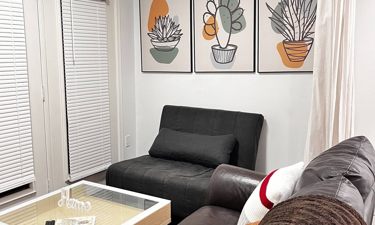 Hamilton Apartment | 1st Floor Studio Suite Near Hamilton Airport, Mohawk College, St. Joe’s Hospital