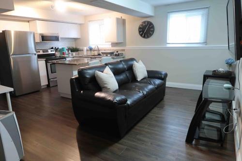 St. Catharines Apartment | 2 BD basement Apt - 15-20 Minutes to Niagara Falls,CA