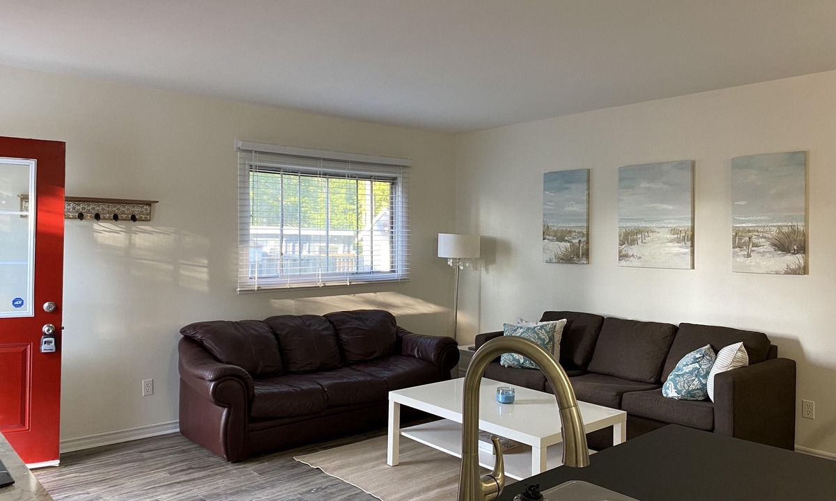 Wasaga Beach Cottage | 2 bdrm. sleeps 5, just a short walk to beach 1 !
