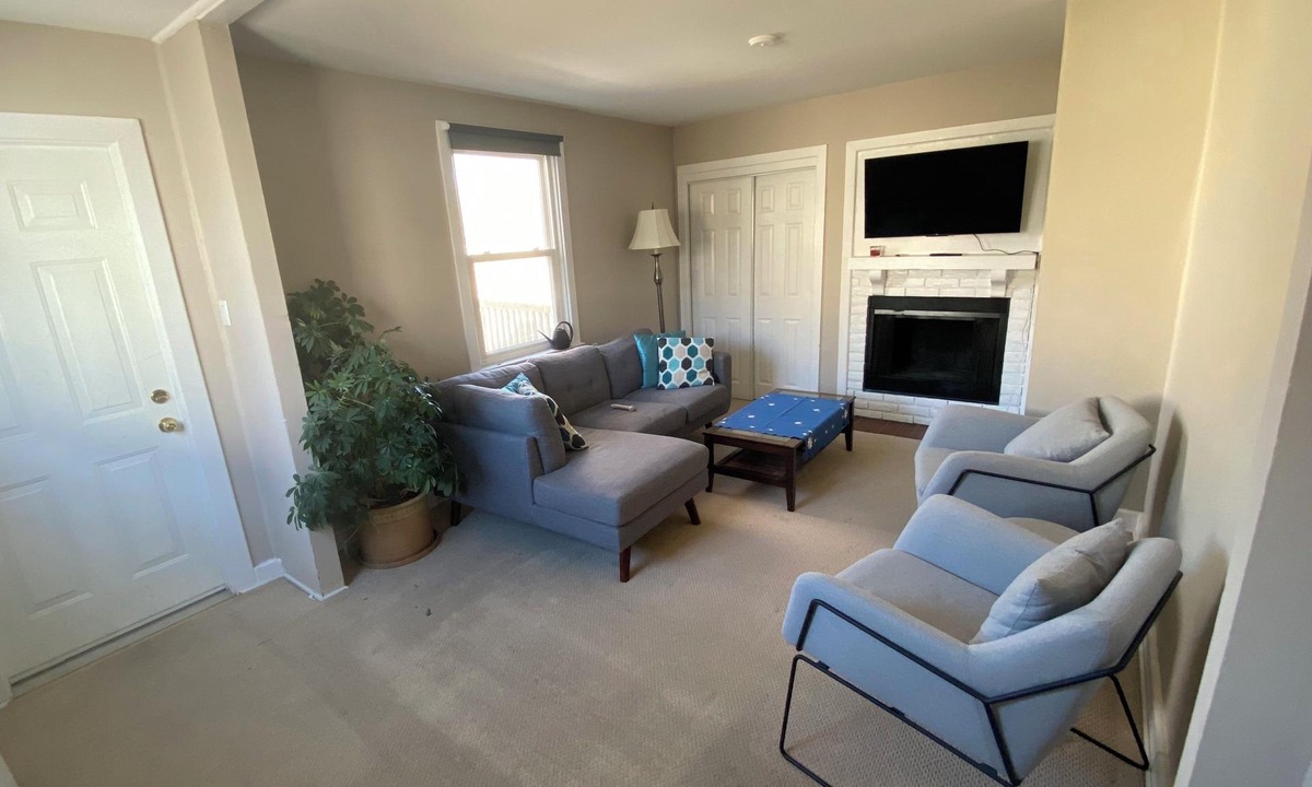 ByWard Market House | 2 Bed, 1 Bath Apartment for Rent in Historic Byward Market, Downtown Ottawa