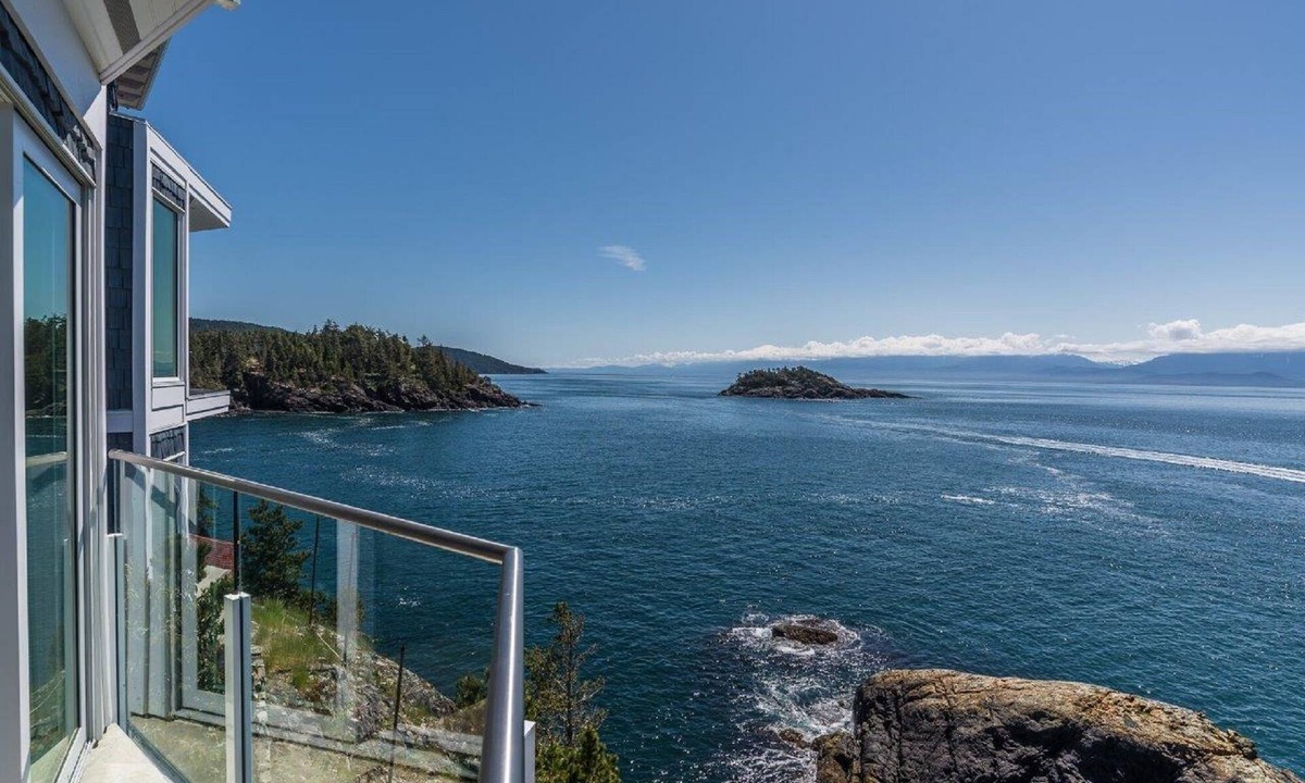 Sooke Resort | 2 Bedroom Luxury in Sooke