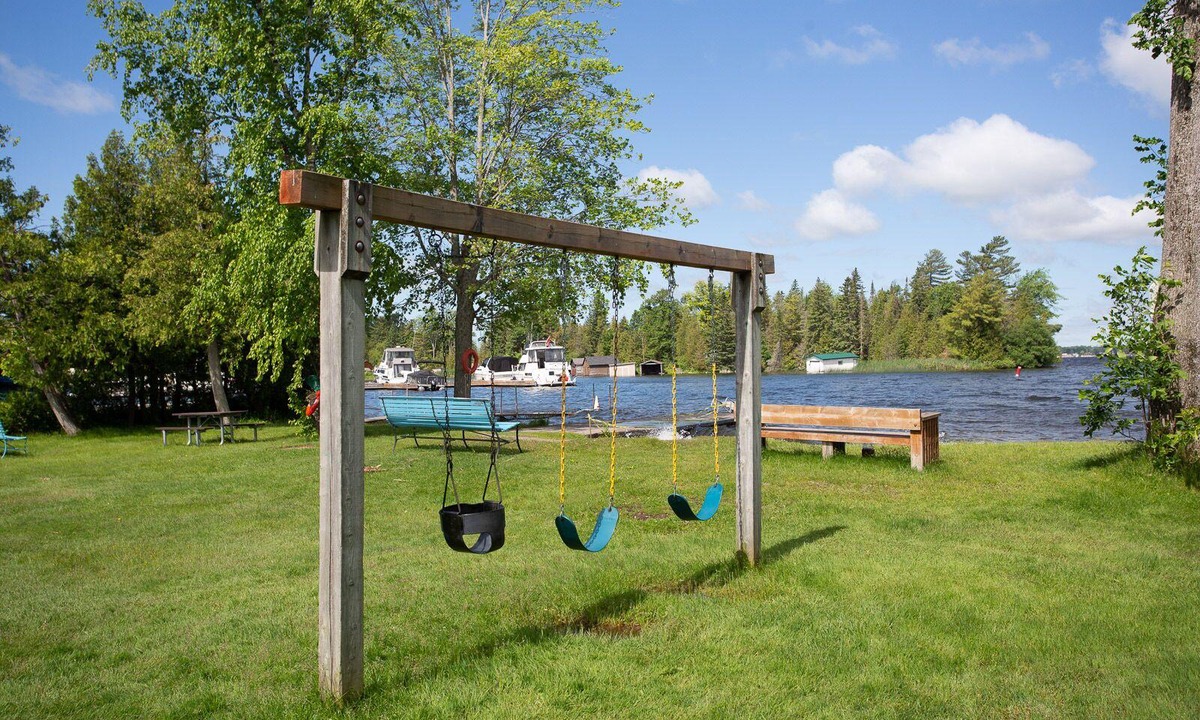 Lindsay Cabin | 2 BR Lake View Cabin with Real Sandy Beach, Kayak/Canoe/Paddle, Firepit@Sturgeon