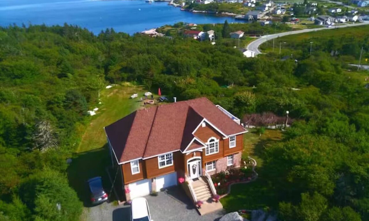 Terence Bay House | 270° Stunning Ocean View & 4 Private Epic Gardens!