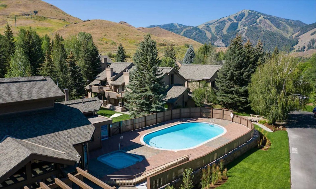 Sun Valley House | 2br+loft Townhome @ base of Dollar Mtn. ski area; hot tub & pool