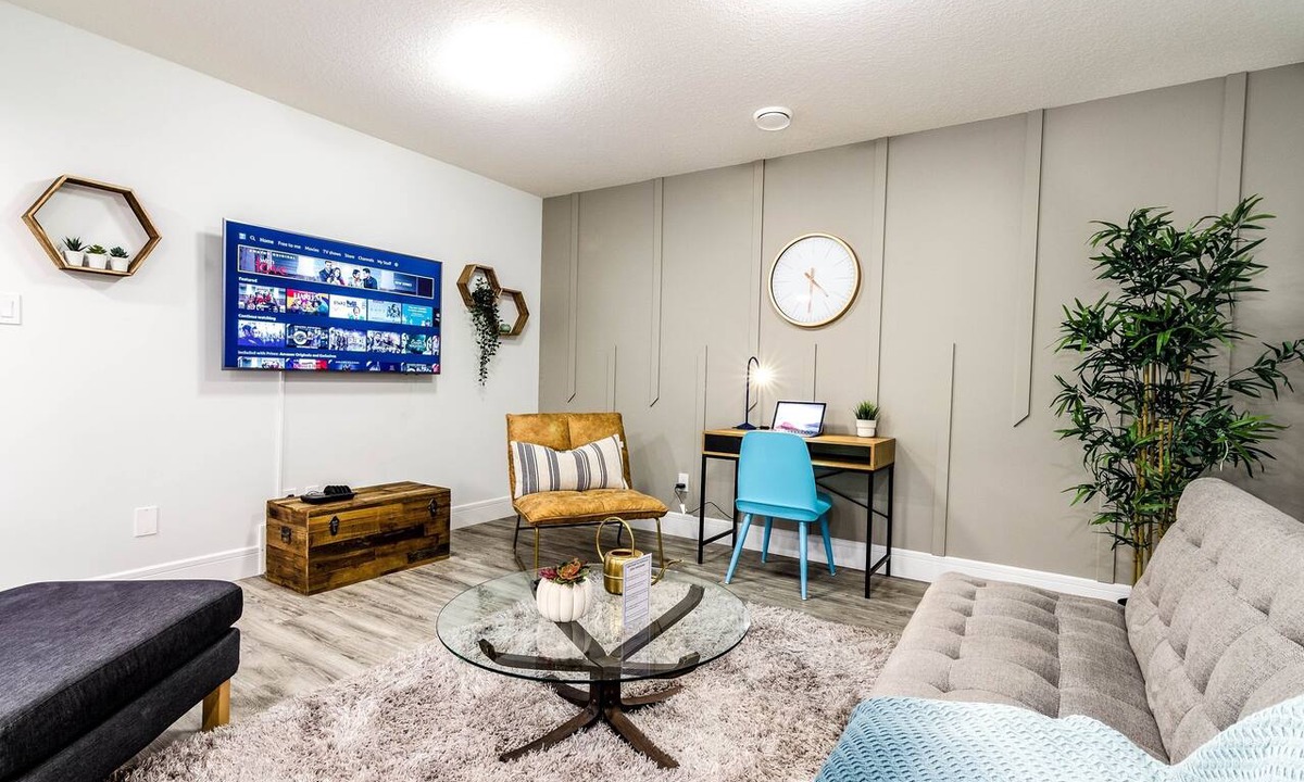 Southwest Edmonton Apartment | 2BR Stylish Suite: Outlets & REC Room|Sep Entrance