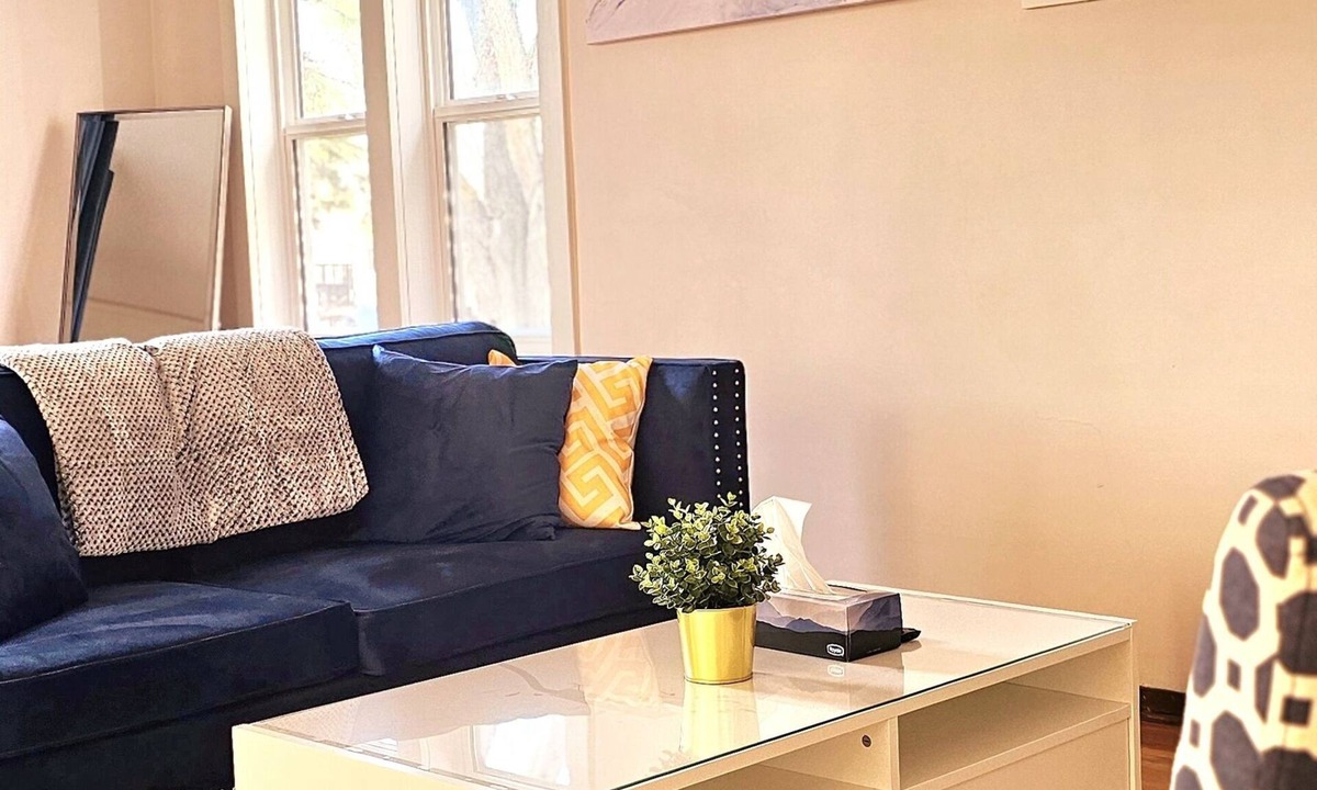 Southwest Edmonton House | 3 Bedroom 10min Walk to the UofA/Hospital.