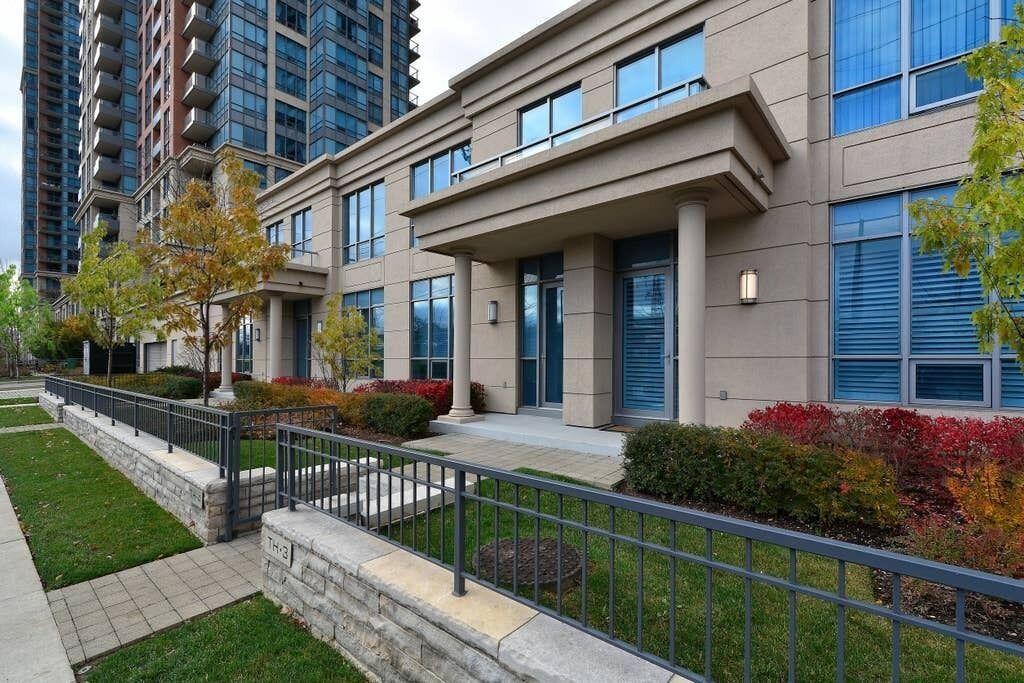 Etobicoke Apartment | 3 Bedroom/2.5 Bathroom Townhouse
