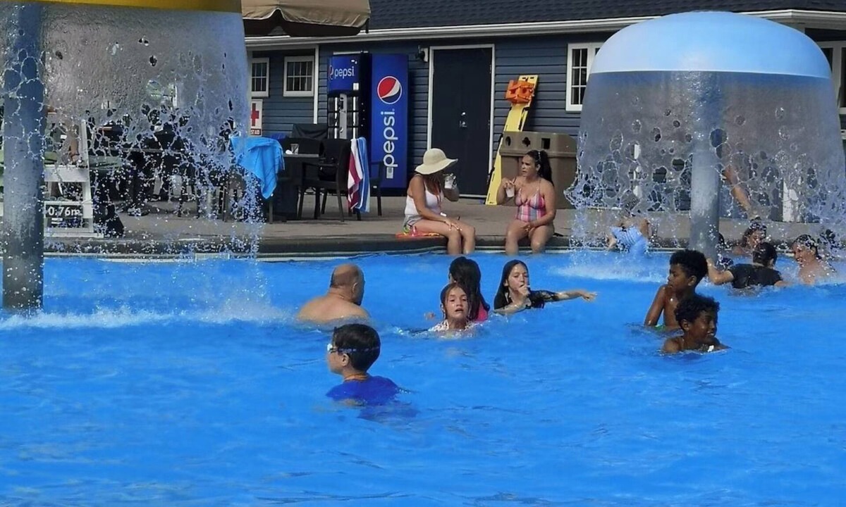 Sherkston Cottage | 3-Bedroom Cottage in Port Colborne with AC, WiFi, Shared Pool, and Fire Pit!