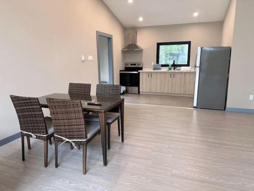 Lakefield House | 3-bedroom Lakefront Villa #2