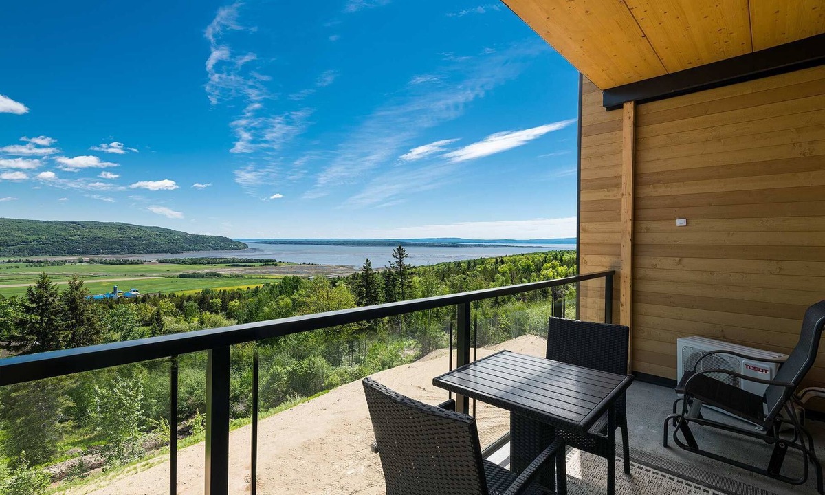 Baie-St-Paul Apartment | 302 | Full View | See, Look, Admire | Pool & Gym