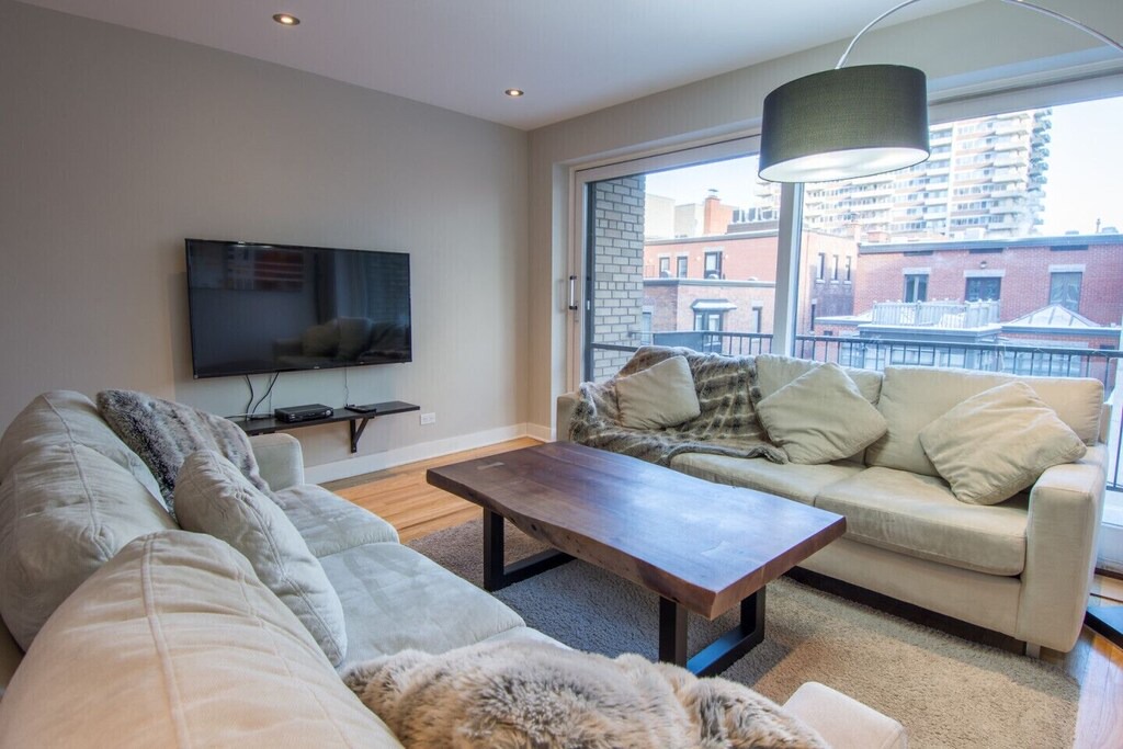 Downtown Montreal Condo | #36-3435 · Spacious Apartment in City Centre 99 Walk Score in Montreal