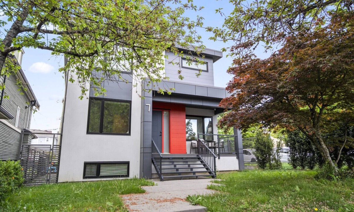 Riley Park-Little Mountain Condo | 3BD Stylish Cozy Suite in Riley Park