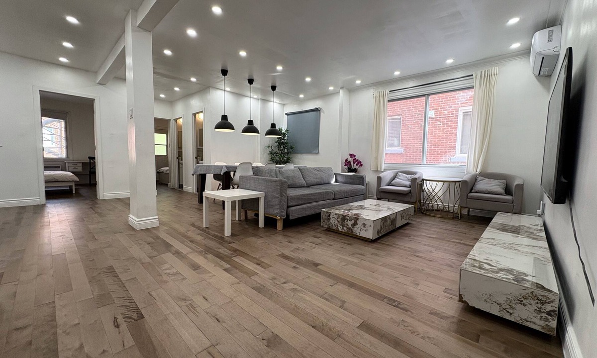 Cote-Des-Neiges—Notre-Dame-De-Grace Apartment | 3BR 2Bath | Metro 3 min | Free Parking+Quiet Area