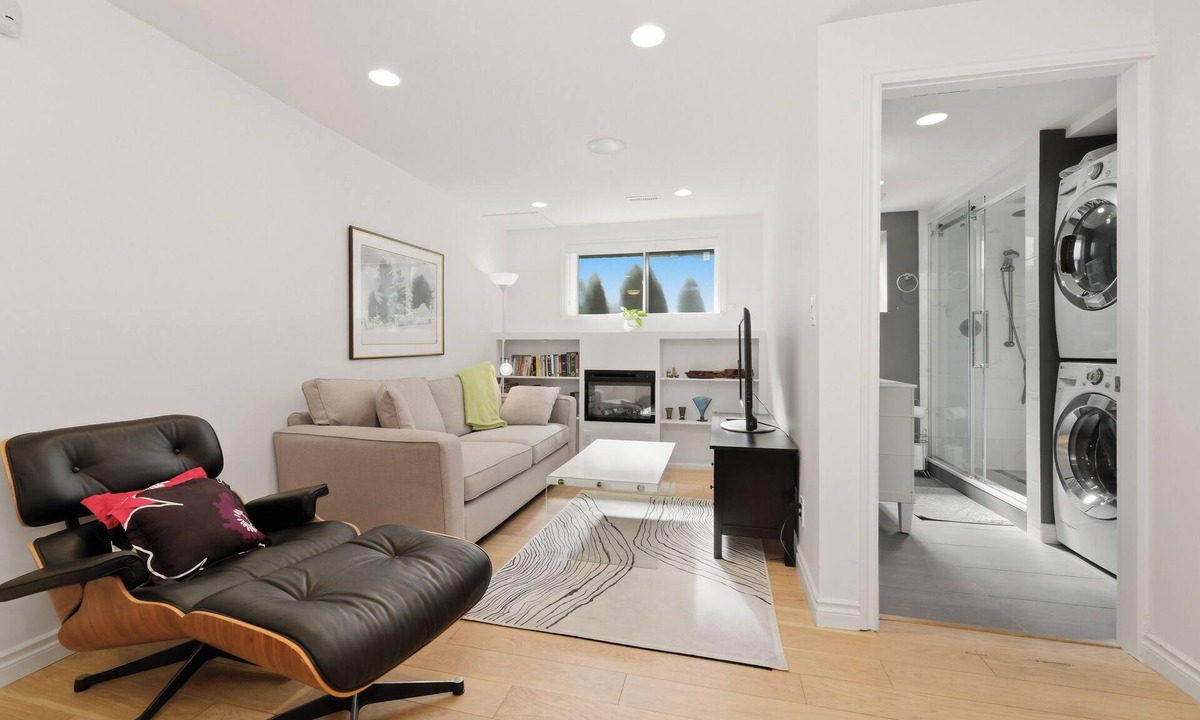 Dunbar House | 3BR Dunbar Family Retreat Near UBC/Transit