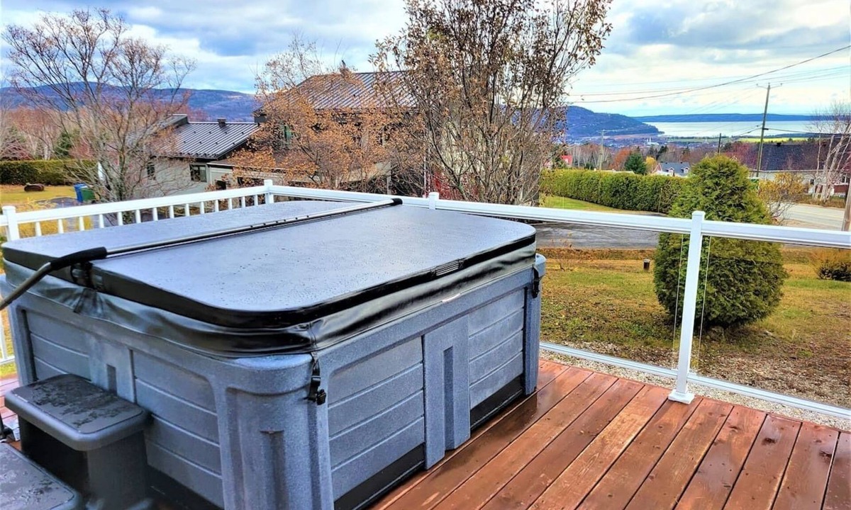 Baie-St-Paul Ski Chalet | 3CH - Fireplace | Spa | Sauna | WiFi | Ping-pong