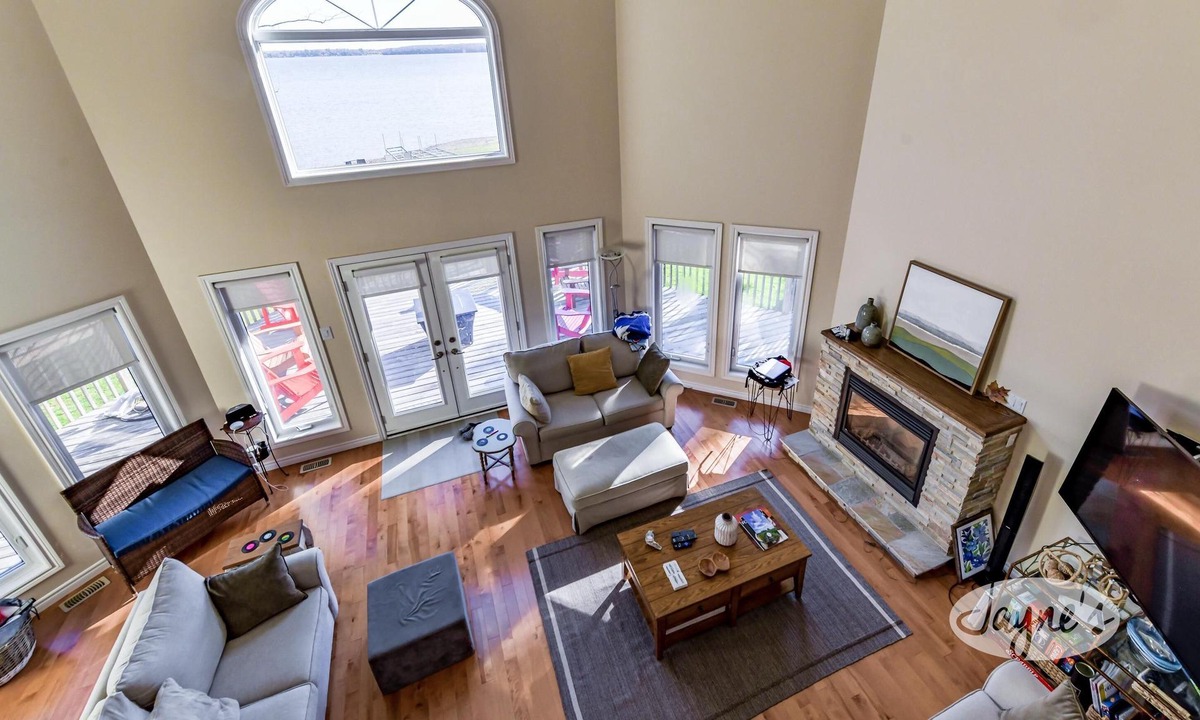 Cumberland Beach Cottage | 4 bed 3 bath cottage on Lake Couchiching, Level Land, Sunrises!