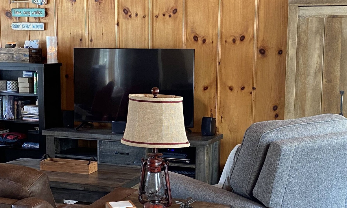 Burnt River Cottage | 4 Mile Lake Hideaway