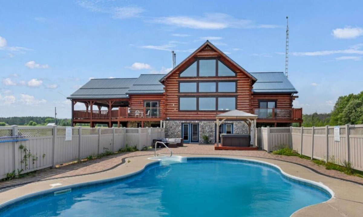 Front of Yonge Cottage | 4-Season Lakefront Cottage With Pool and Hot Tub for large groups!