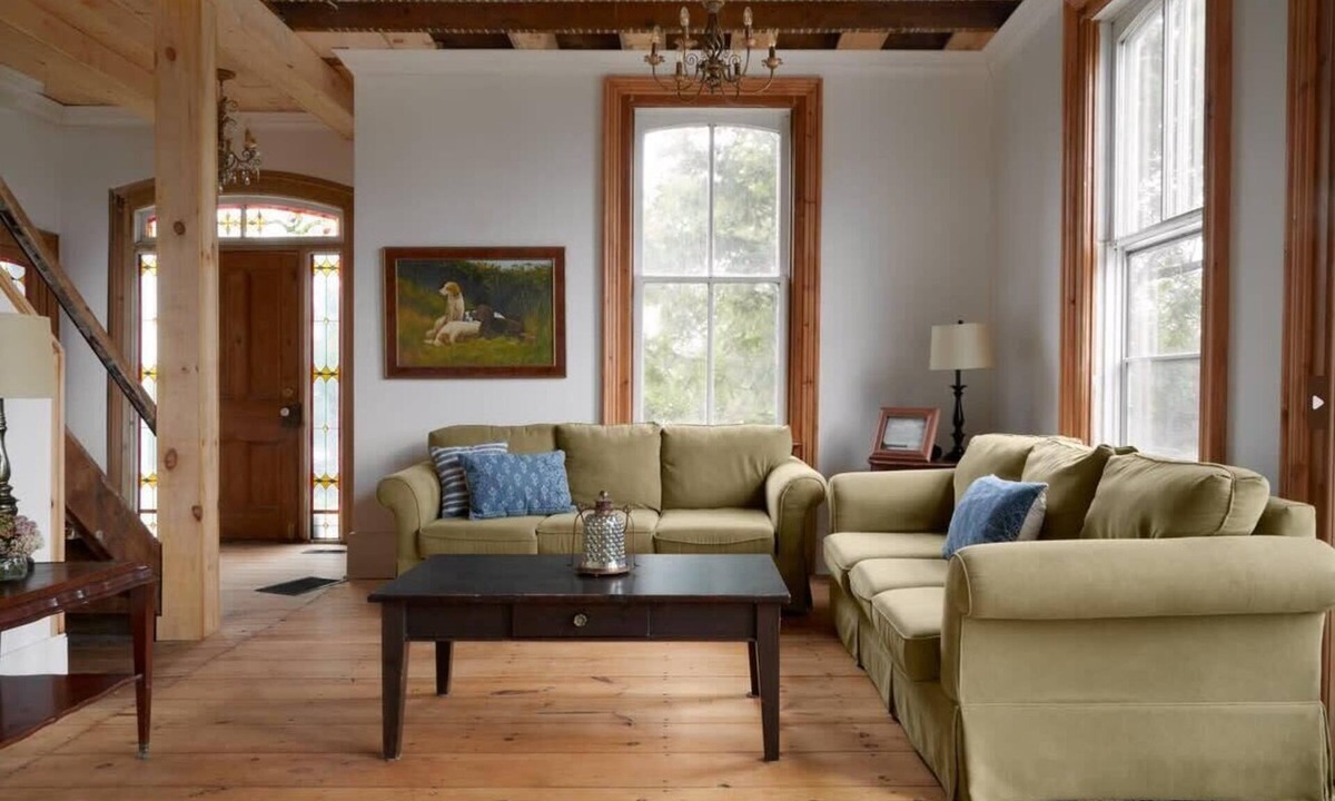 Milford House | 5 Bdrm w/private beach amazing lake views