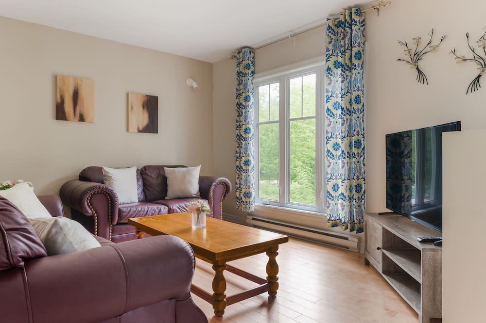 Cantley Ski Chalet | 5 Bedroom Chalet in the Heart of the Mountains