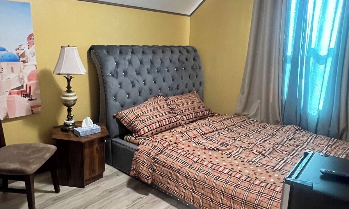 Algoma District House | 5Br/2Bath/kitchen: Boutique EXCLUSAIVE Luxury Collection Entire Home
