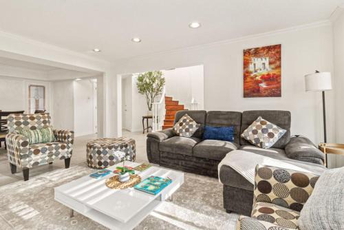 Fraserview Apartment | 5BR Cozy Home Near Airport & Richmond