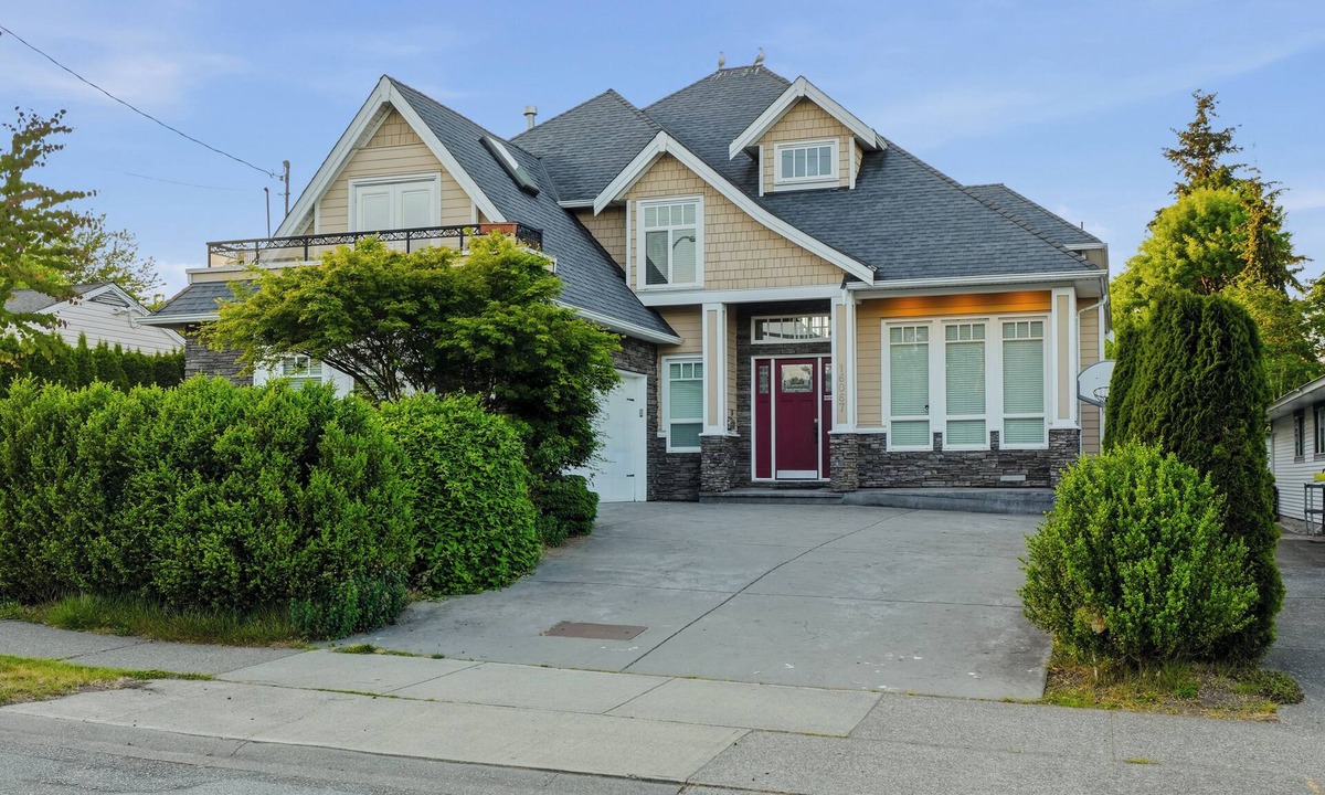 Surrey House | 5BR Spacious Home Near White Rock Beach
