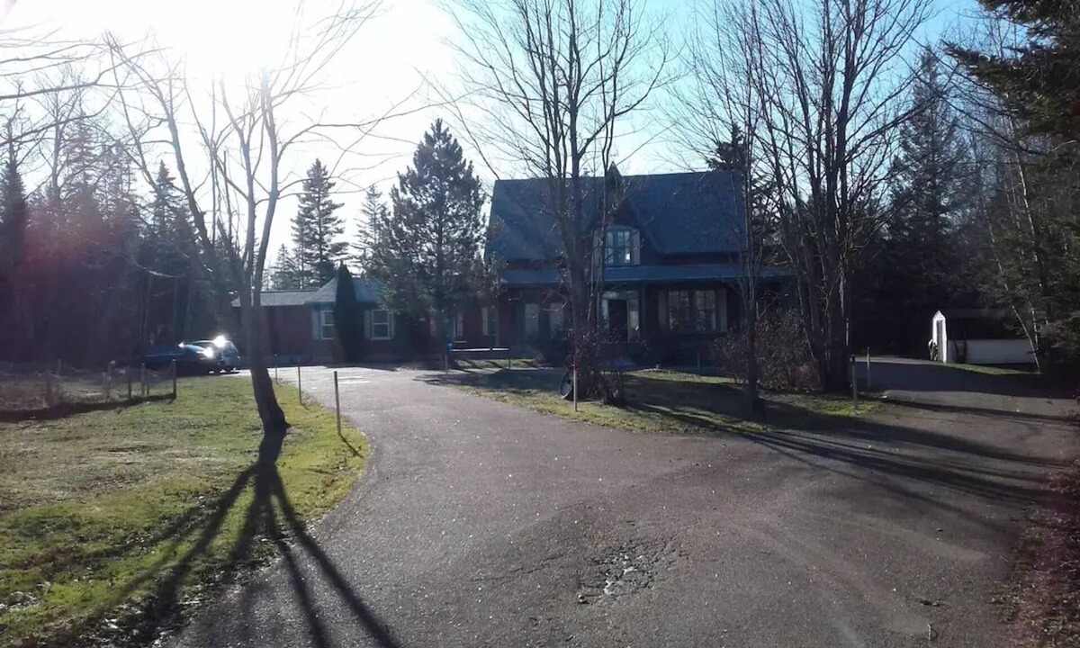 Stoney Creek House | 6 bedroom 2 bath country retreat