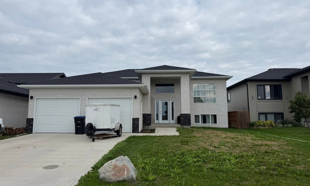 Steinbach House | 6 Bedroom spacious house