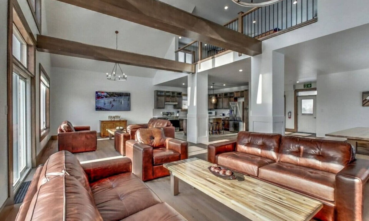The Blue Mountains Cottage | 7 bdrm Luxury@Tyrolean, 7 baths, 4 levels, BBQ/HT