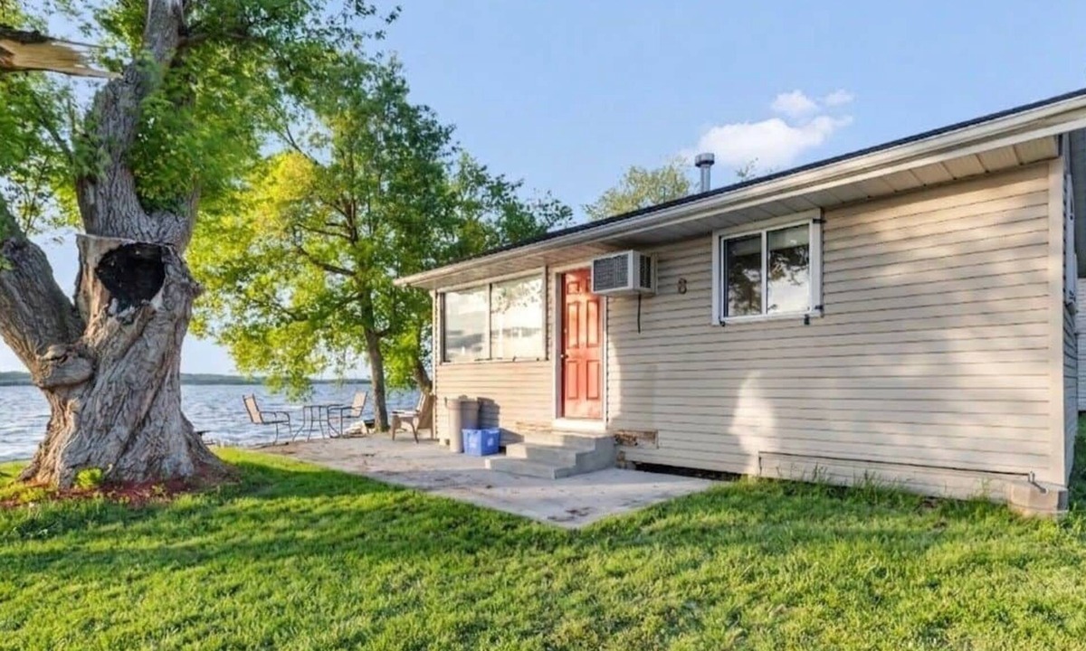 Hamilton Township House | #8 Cottage - Chile (Lakefront)