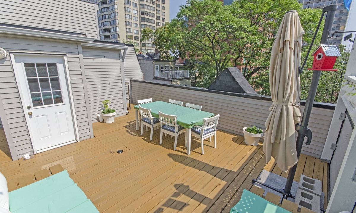 Church and Wellesley House | A cozy home minutes walk from Eaton Centre