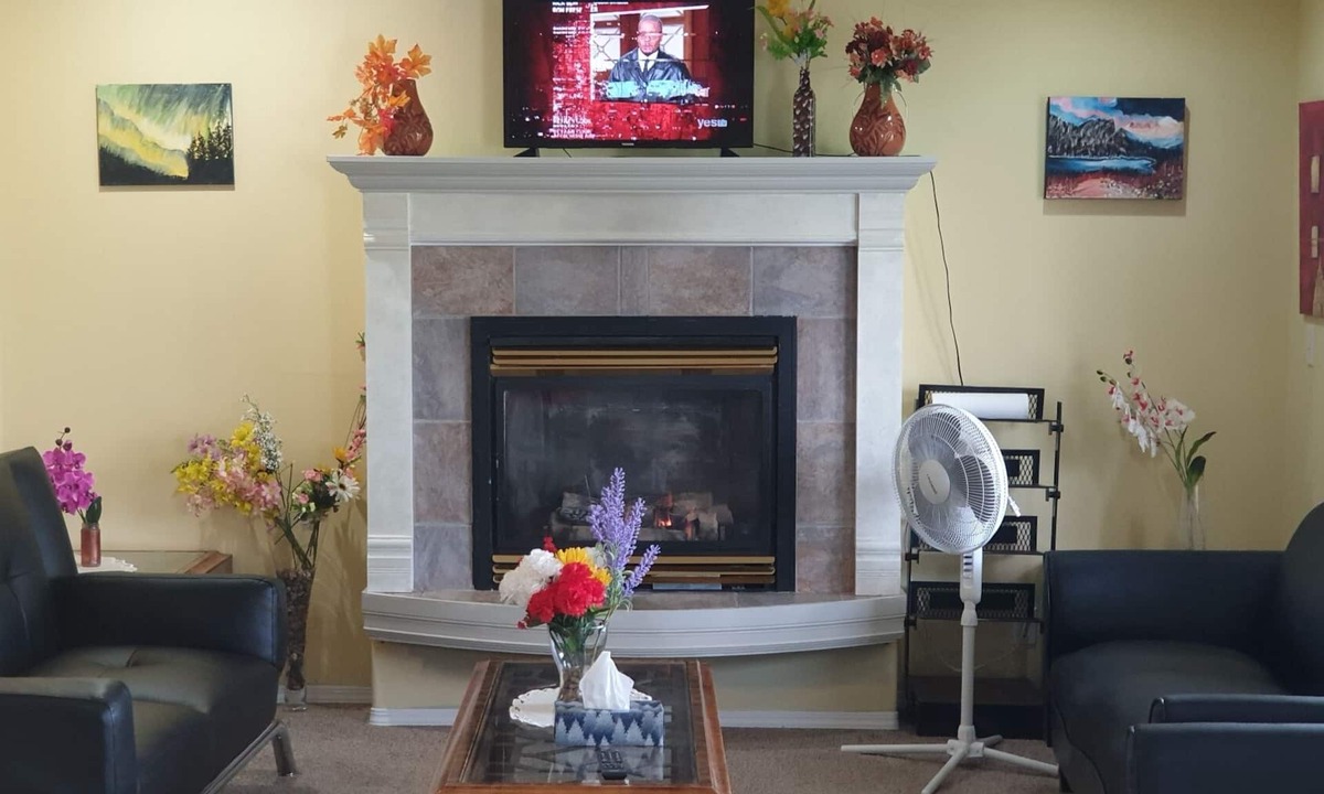 Shawnessy Apartment | A modern Legal furnished 2BR 1B Suite. Your ideal vacation home in SW Calgary AB