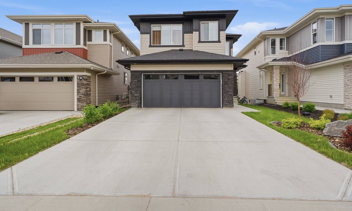 Southwest Edmonton House | A place to unwind your soul
