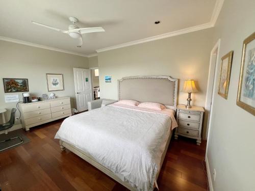 Richmond House | A quiet independent entrance suite on second floors with private bathroom close to YVR