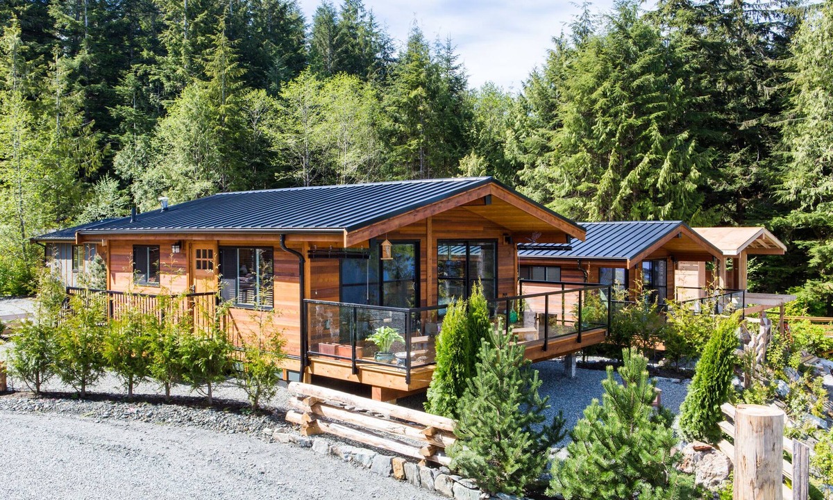 Port Renfrew Cottage | A Wild Coast View ~ with Beautiful ocean views of Port San Juan